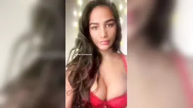 P00nam Goes Nude For Fans And Rubbing Her Pussy