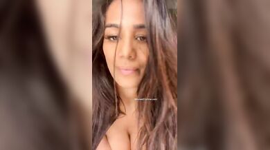 Poonam Pandey Demanding Onlyfans Live