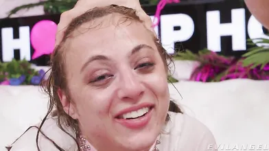 GIA DERZA Anal Pile-Driving & Gaping