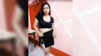 Gouthami reddy manthena having navel show at home showing huge milky boobs video