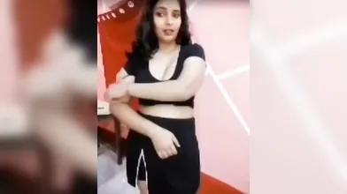Gouthami reddy manthena having navel show at home showing huge milky boobs video
