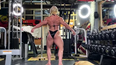 Cumshot amateur MILF suck and jerks dude in the bedroom