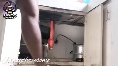 Niatnya Mau Membantu Tentanga Buat Air Tersumbat