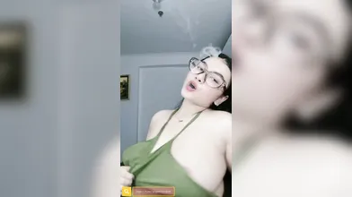 Bokep Indonesia Live Dara Super Tobrut Pamer Body Lingerie Hijau