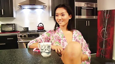 Mature babe gives nice blowjob and handjob