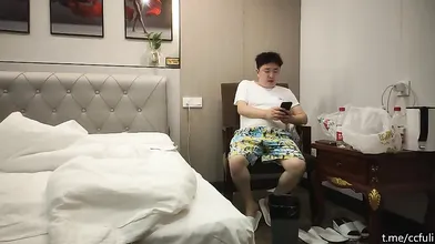 【冈本丶龟田一郎】约操骚熟女，按着头深喉插嘴，猛扣骚逼，骑乘后入轮番操_FFB