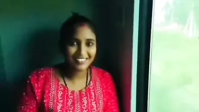 Gouthami reddy manthena showing nude boobs in train & husband pressing Hard ????????