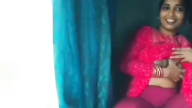 Gouthami reddy manthena showing nude boobs in train & husband pressing Hard ????????