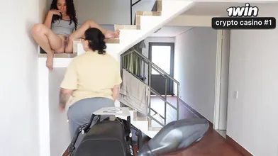 Mulher árabe e iraniana madura em cena quente de sexo lésbico - melhor pornô XXX