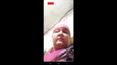 Tanker Milf Boudi's fngering