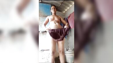 milf strip and piss while fingering