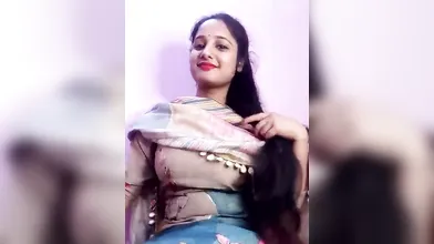 babe removing dress tease show