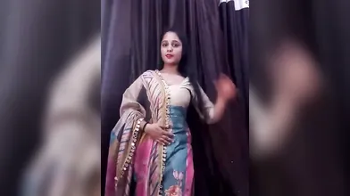 babe removing dress tease show