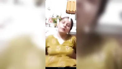 shaved pussy chubby babe fingering