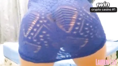 Morena brasileira gozada na boca e nos peitos enquanto soca um fake penis no cu