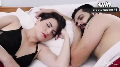 Dois brasileiros experimentam sexo assfuck em um three com Lady Snow e Candy Cru