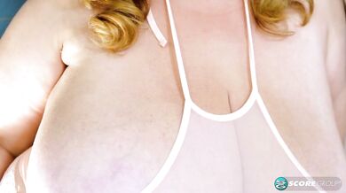 Julia Jones: Ex-Banker's Breast Quest - Julia Al