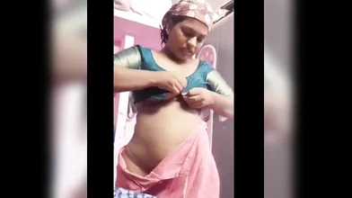 Village aunty saree change