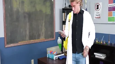 Mixing Fluids with the Chemistry Teacher Abi James, Giovanni