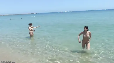 Sexdate amateurs at the public beach 1