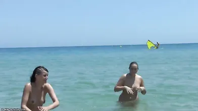 Sexdate amateurs at the public beach 1