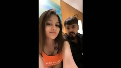 Sexy Gujju Ladki Oyo Room Me Sex Ki Boyfriend Ke Friend Sath