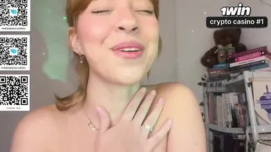 Julie Oliver apresenta momentos de ASMR romântica como sua namorada virtual, com