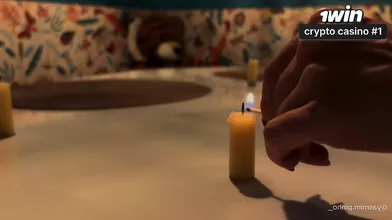 Intenso sexo romântico de um casal verdadeiro termina com gozada dentro na posiç