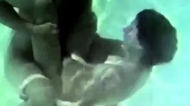 Retro Amateur Couple Has Sex Underwater