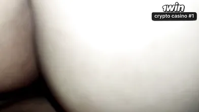 Grandes momentos XXX de uma mulher brasileira assanhada em sua primeira vez.