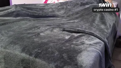 Massagem sensacional leva a momentos de intensa conexão e desejo ardente entre o