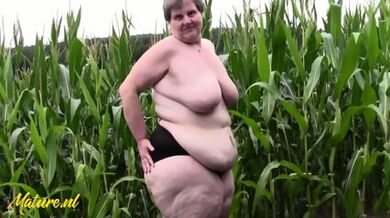 Hairy Mature BBW Tina Plays With Her Huge Ass & Fat Pussy In A Corn Field