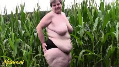Hairy Mature BBW Tina Plays With Her Huge Ass & Fat Pussy In A Corn Field