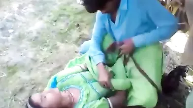 Allahabad Village Girl Quick Outdoor Sex Near Farm With Bf - Village Outdoor