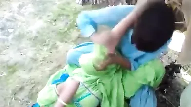 Allahabad Village Girl Quick Outdoor Sex Near Farm With Bf - Village Outdoor