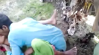 Allahabad Village Girl Quick Outdoor Sex Near Farm With Bf - Village Outdoor