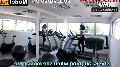 Uma brasileira é conquistada e fodida na academia em uma cena quente de sexo har