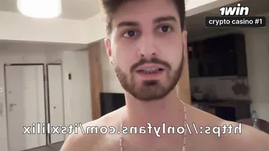 Deitei a minha meia-irmã na cama e gozei muito na sua buceta.