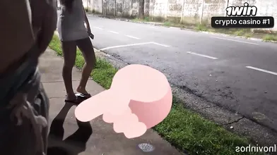 Masturbação arriscada na paragem de autocarro ao lado de uma mulher atraente em