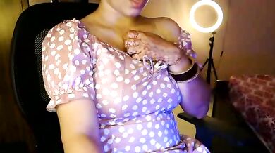 hotneha567 tease with big tits