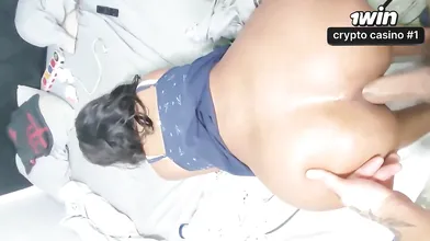 Tenho o prazer de desfrutar da sua bunda sempre que desejo, adoro abrir essas ná