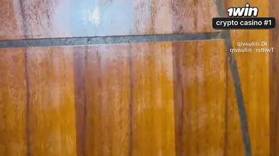 Ele não teve pena do meu cu e me fodeu com toda a força - XXX!