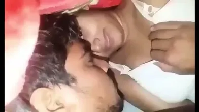 19yo Muslim Girl Boob Press Aur Lip Kiss Bhai Sath Bed Par