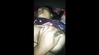 Mote Boobs Wali Bhabhi Ko Bistar Par Ragad Ke Choda Devar Ne