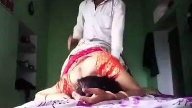 Dehati Wife Saree Me Ghodi Bankar Sex Ki Boyfriend Sath