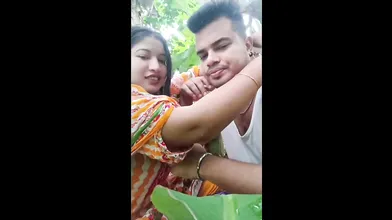 Khule Khet Me Randi Bhabhi Ke Bade Stan Chuskar Sex Masti