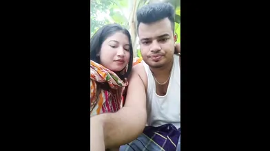 Khule Khet Me Randi Bhabhi Ke Bade Stan Chuskar Sex Masti