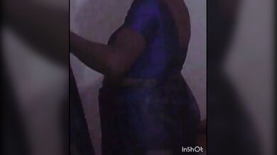 Aunty saree change