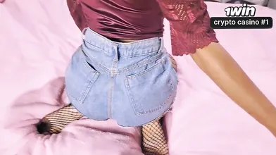 Uma brasileira experimenta pela primeira vez o assfuck e goza intensamente em ví