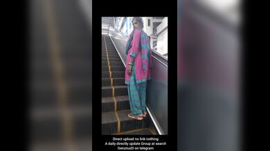 Bhabi Fingering In Metro Toilet